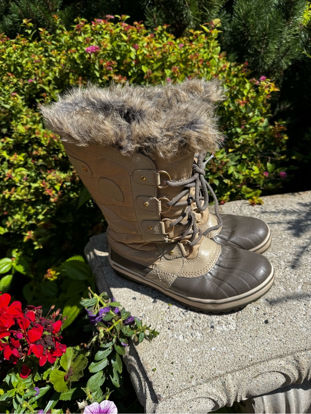 Sorel Women’s Joan of Arc Lace-Up Faux-Fur Winter Boots in Brown/Tan Size 7.5